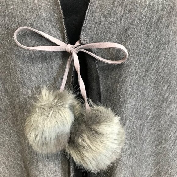Marc New York Gray & Black Cape with Faux Fur Pompoms One Size - Picture 3 of 9